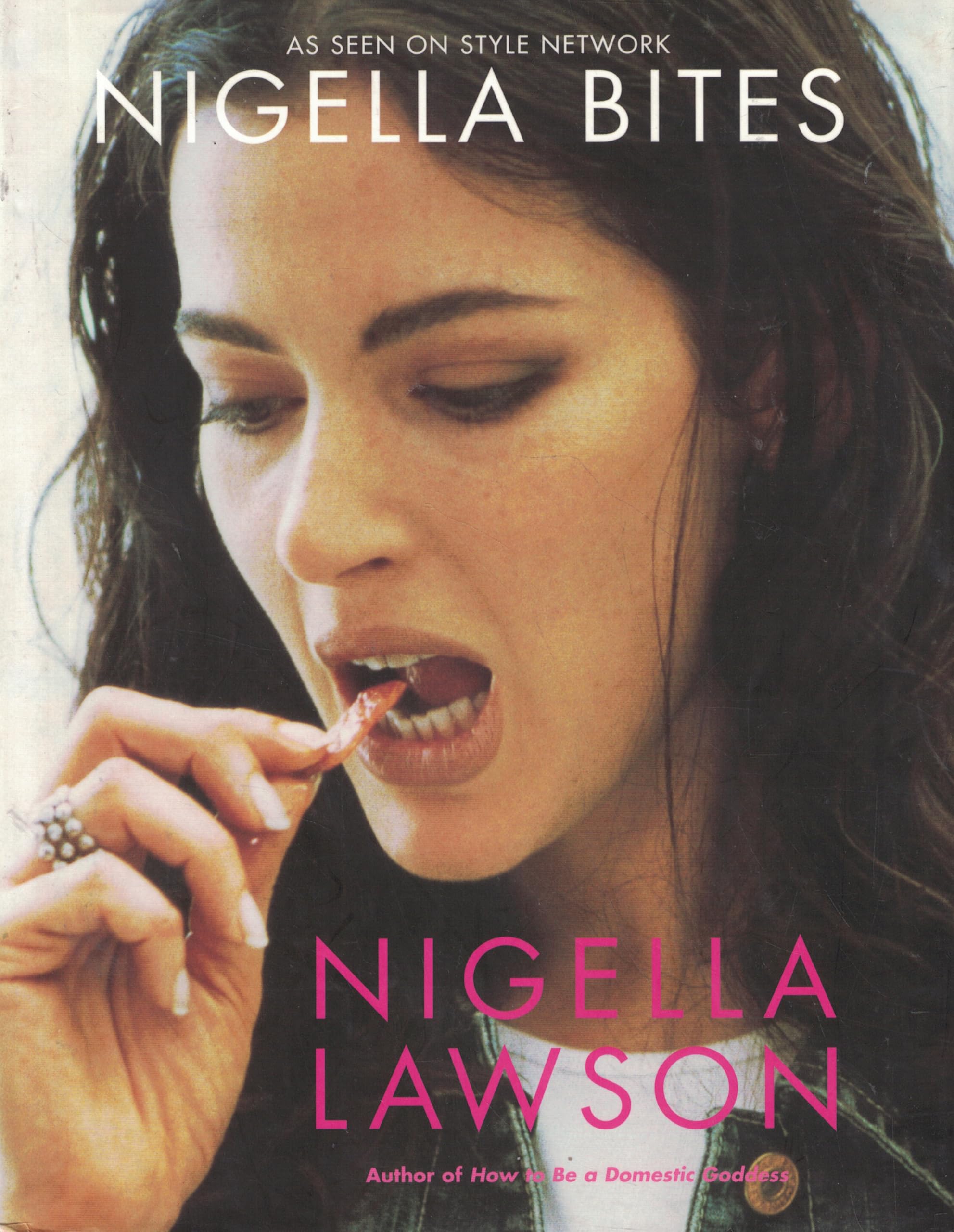 Book cover of Nigella Bites: From Family Meals to Elegant Dinners by Nigella Lawson